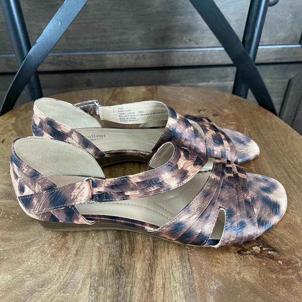 Women’s Naturalizer N5 Comfort Sandal Sz 8